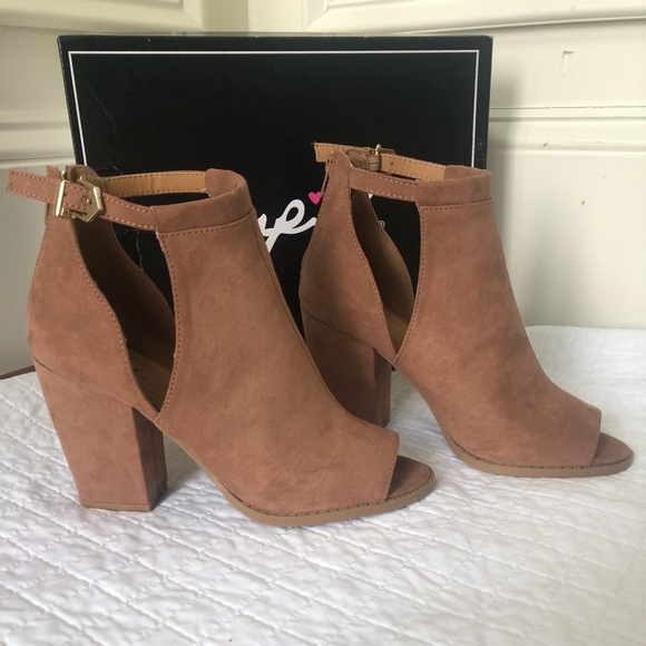 Qupid Shoes - Shoes NEW IN BOX